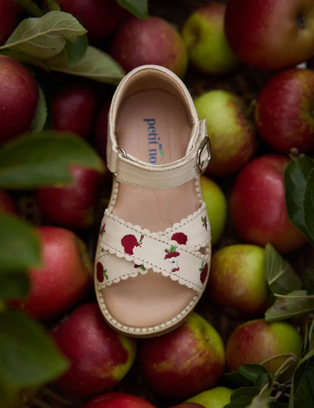 Apple Crossover Scallop Sandal - Cream