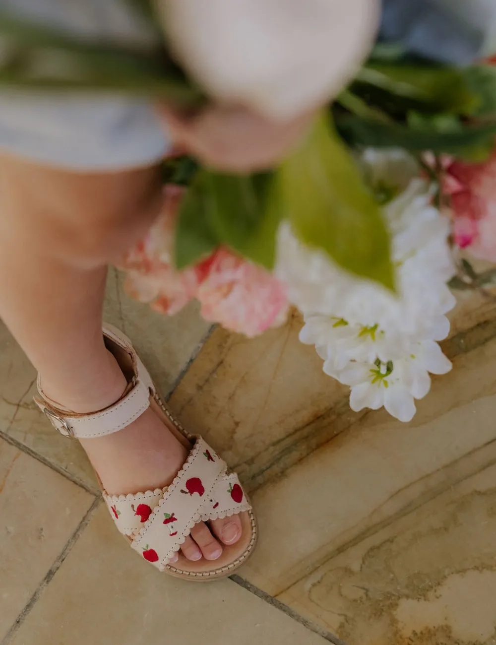 Apple Crossover Scallop Sandal - Cream