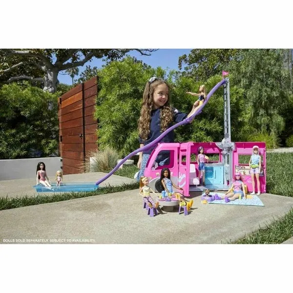 Barbie doll with "Dream Wardrobe" (27 pieces) from Mattel