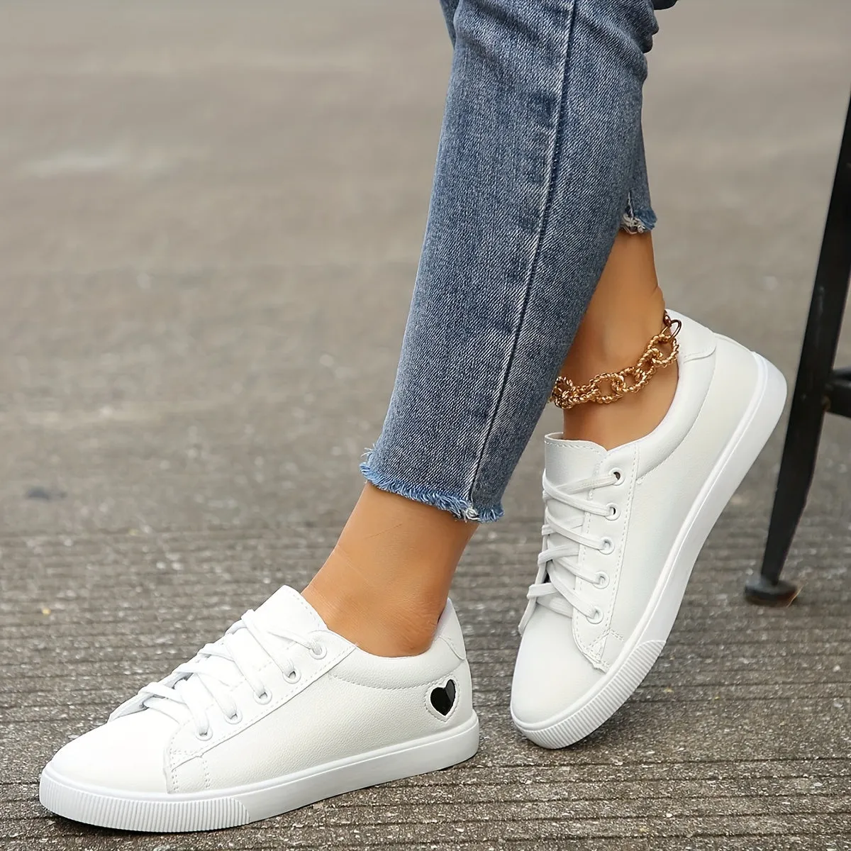Chic Heart Pattern Sneakers Stylish Lightweight Laceup Shoes for Women