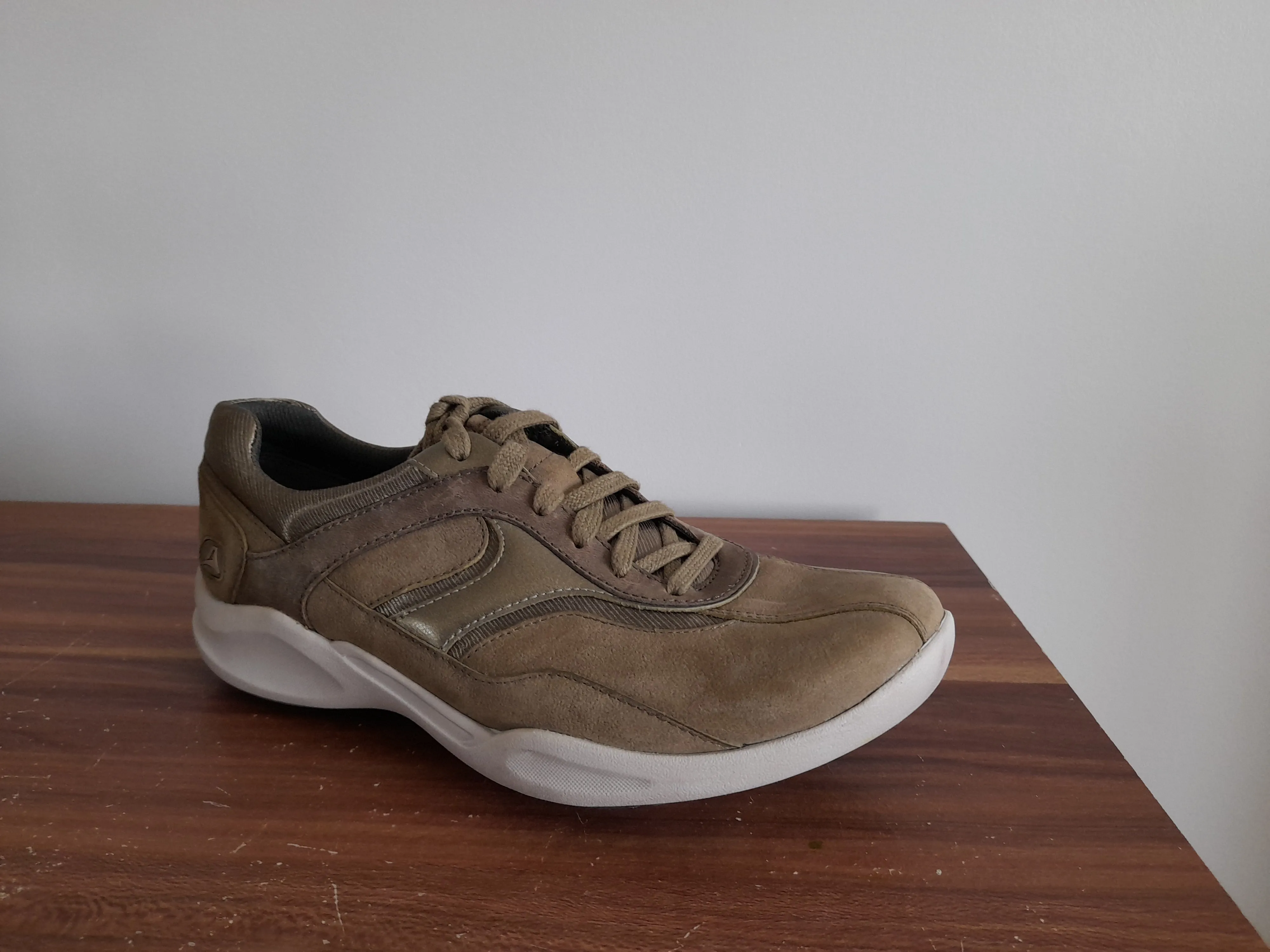 Clarks Wave Flow Lace Sports Leather Khaki Womens Sneakers