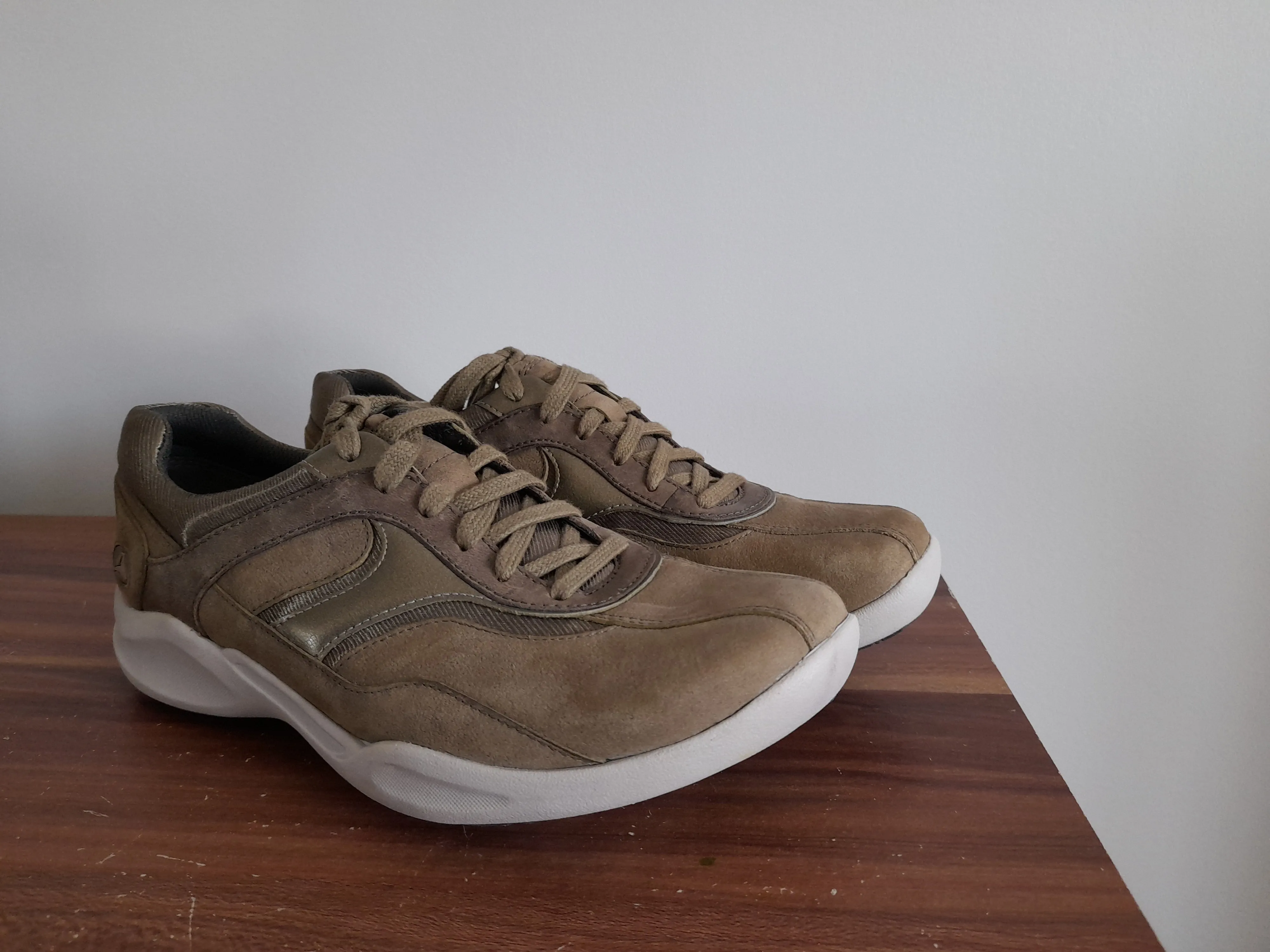 Clarks Wave Flow Lace Sports Leather Khaki Womens Sneakers