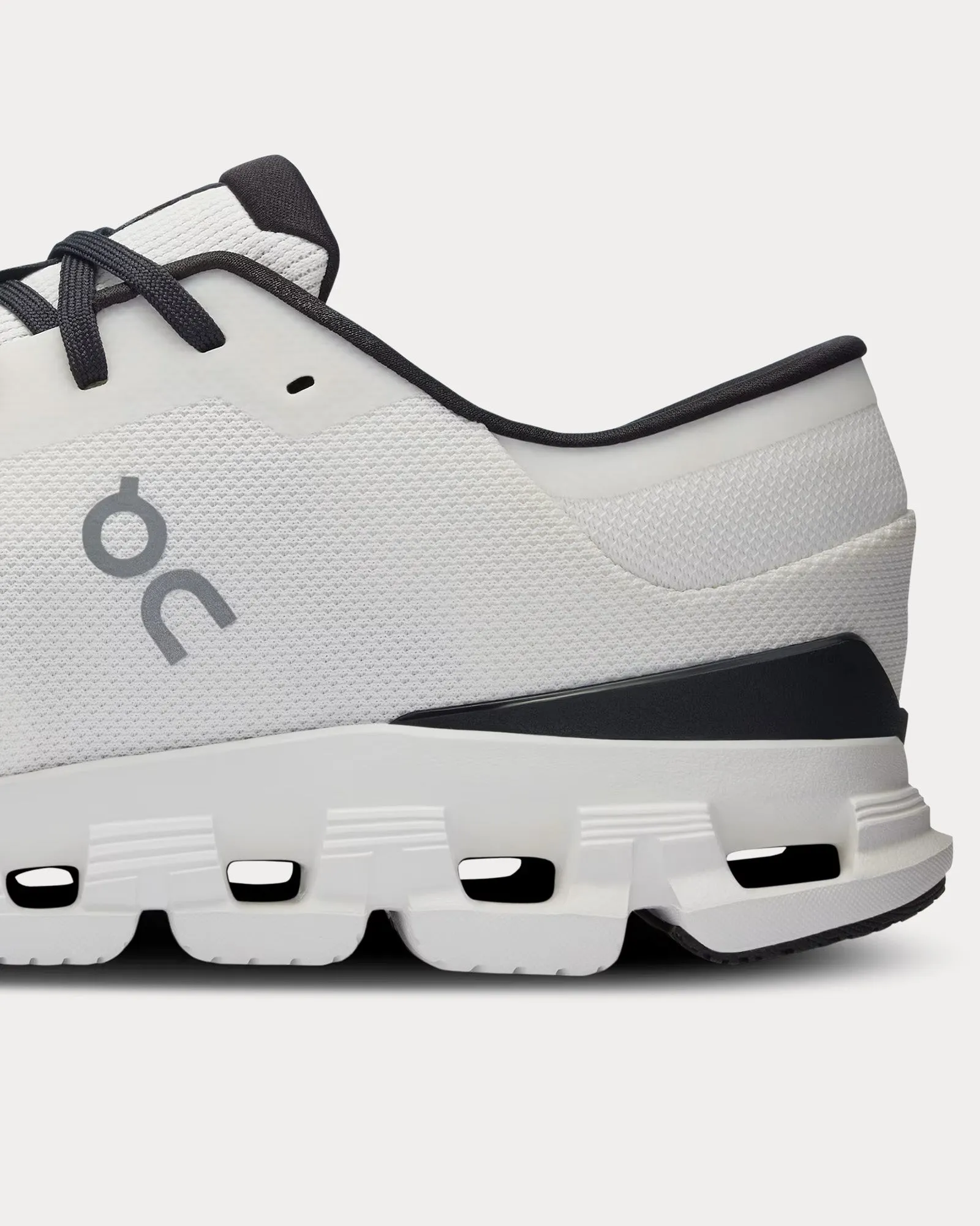 Cloud X 4 Ivory / Black Running Shoes
