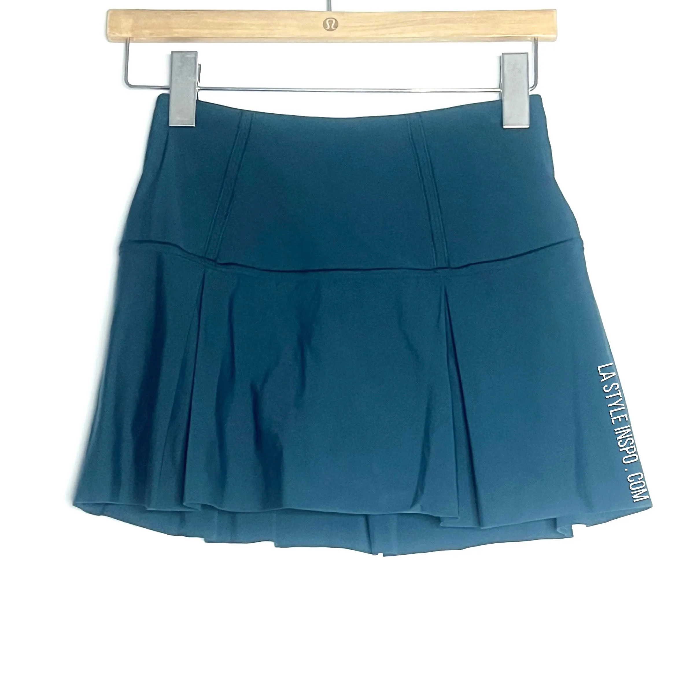 Lululemon Lost In Pace Skirt Teal Green pleads Size 2 REGULAR