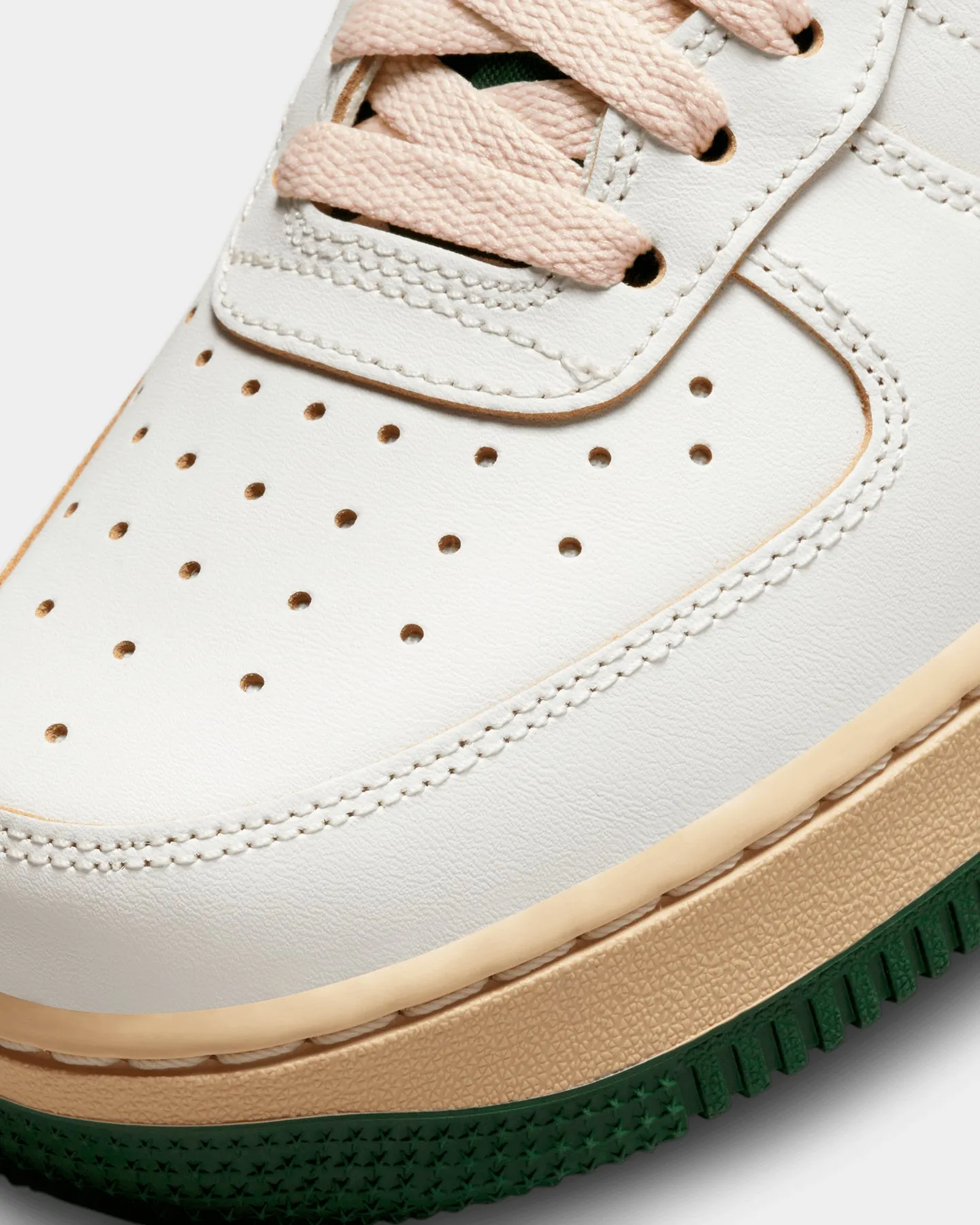 Nike Women's Air Force 1 '07 LV8 Sail/Gorge Green