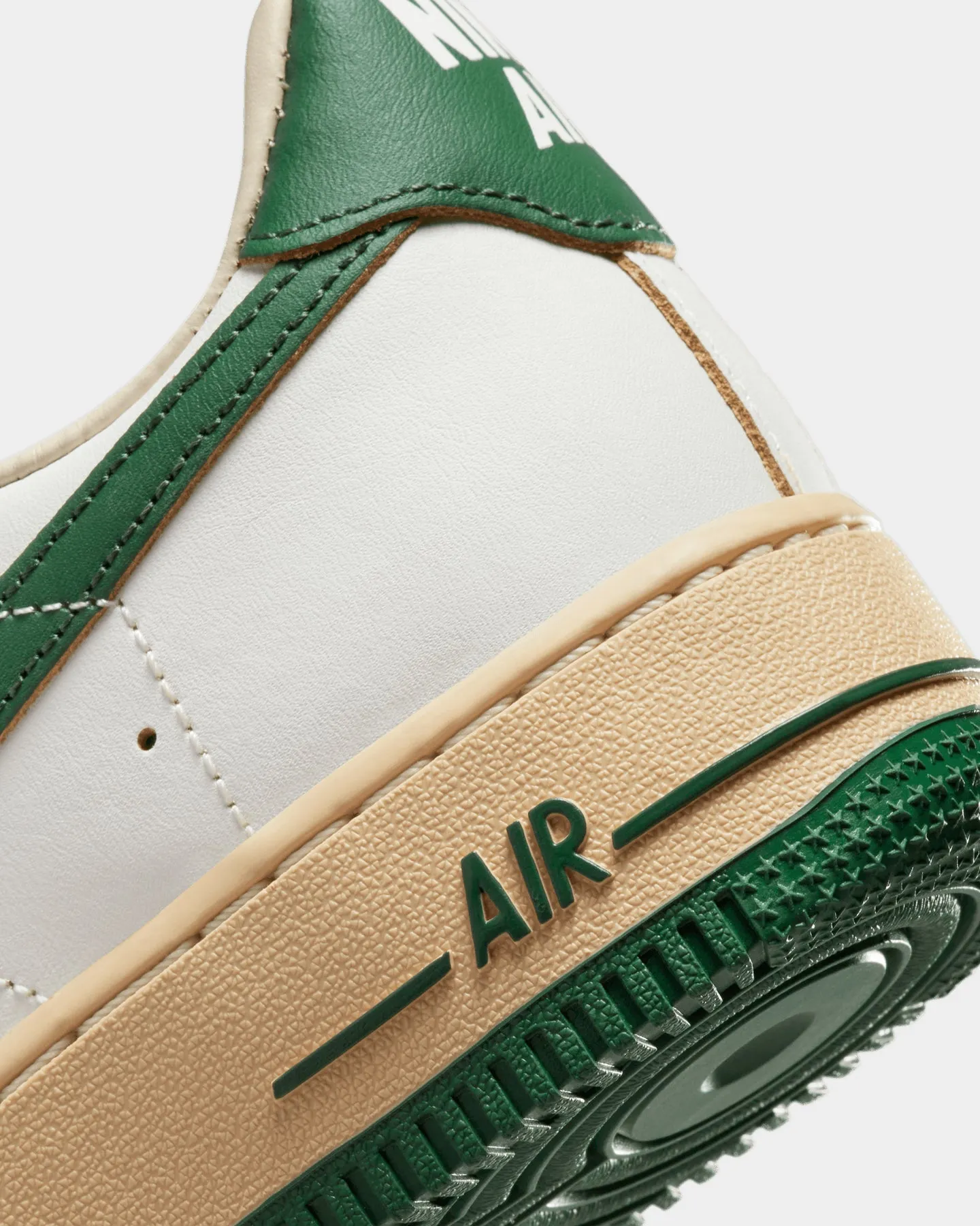 Nike Women's Air Force 1 '07 LV8 Sail/Gorge Green