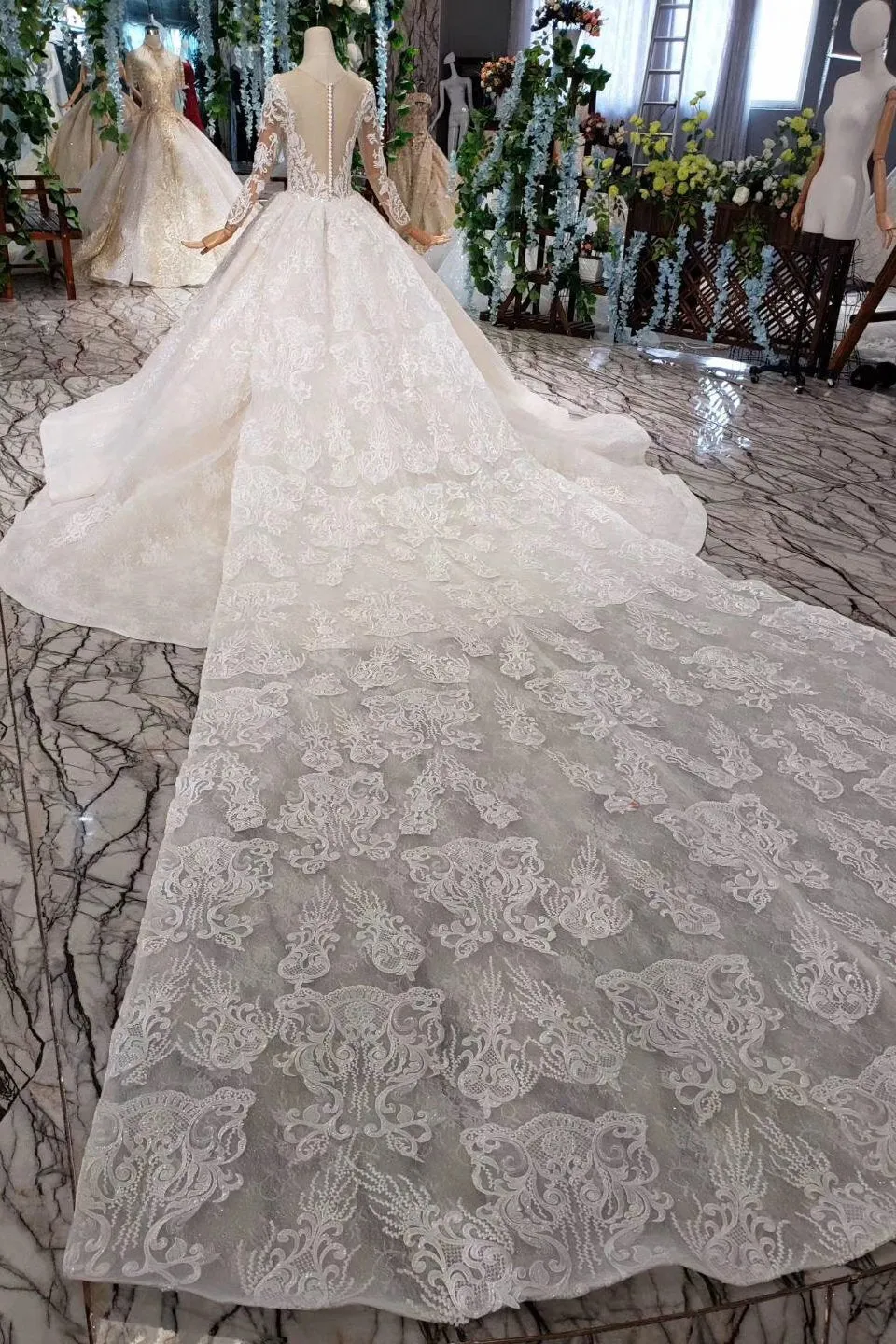 Princess Long Sleeves Sheer Neck Ball Gown Lace Wedding Dress Long Bridal Dress N1931
